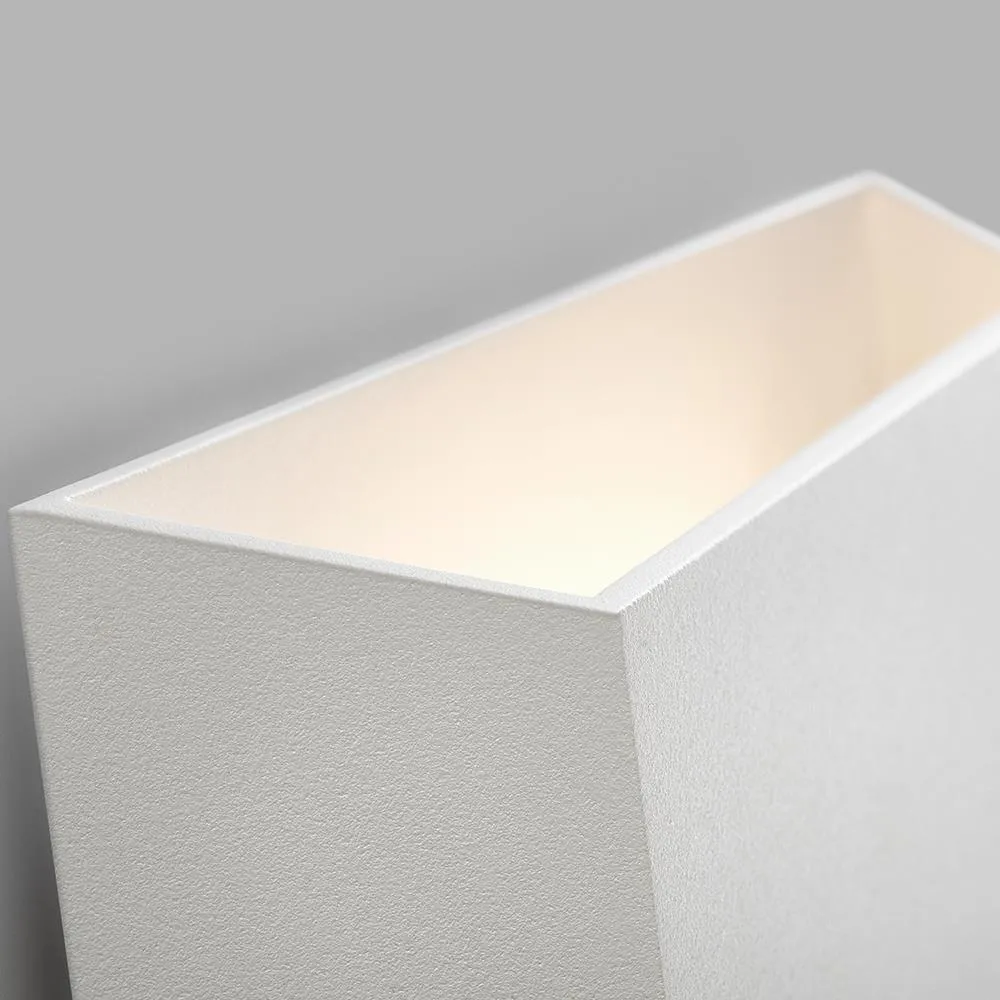 Facet outdoor wall light by Light-Point