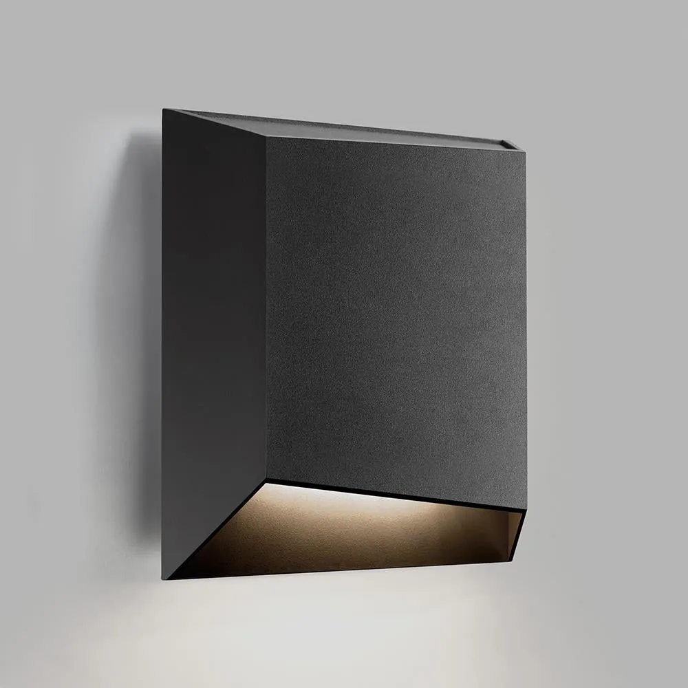 Facet outdoor wall light by Light-Point